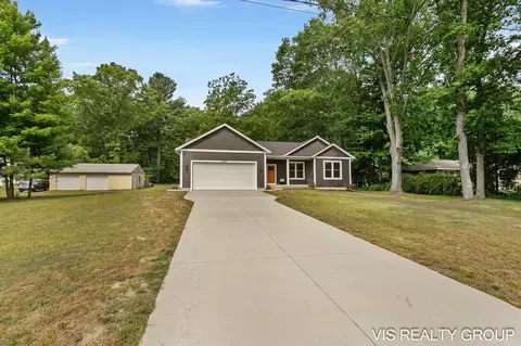 13407 152nd Ave, Grand Haven, MI 49417