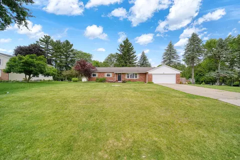 800 Hazelwood Blvd, Jackson, MI 49203