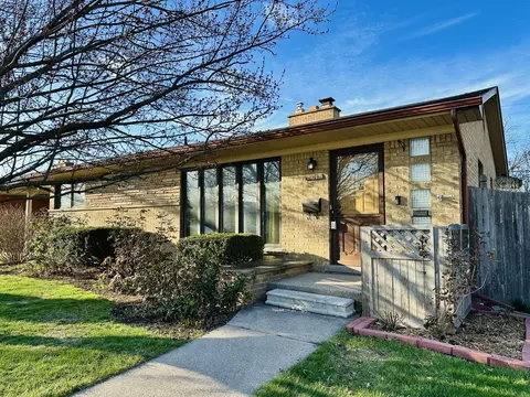 23213 Greencrest St, Saint Clair Shores, MI 48080