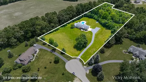 817 Pheasant Ridge Dr, Hastings, MI 49058