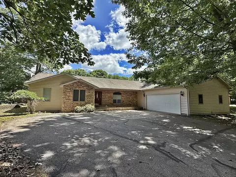 8980 Canyon Springs Ct, Canadian Lakes, MI 49346