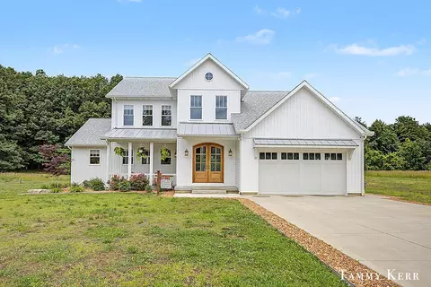 7067 118th Ave, Fennville, MI 49408