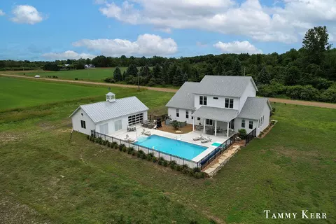 7067 118th Ave, Fennville, MI 49408