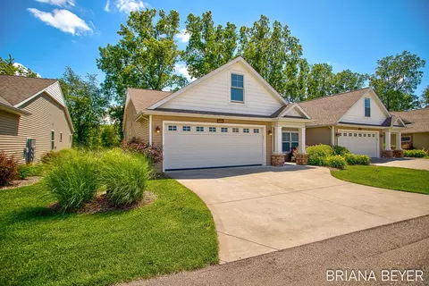 11494 S Lake Dr, Holland, MI 49424