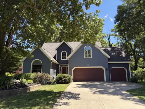 594 Springwood Dr, Kalamazoo, MI 49009