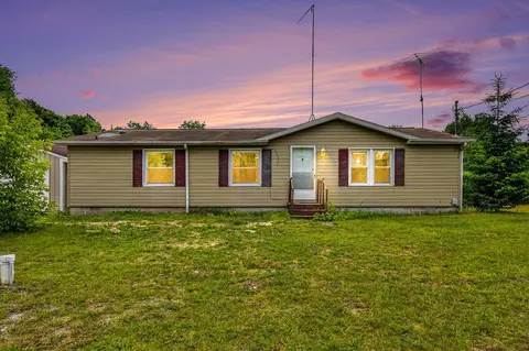 11644 E Hillis Rd, Riverdale, MI 48877