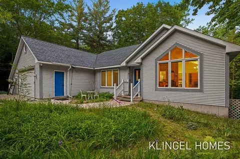 9292 Lakeshore Ave, West Olive, MI 49460