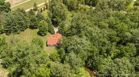 6635 Vinton Ave NW, Comstock Park, MI 49321