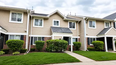 31548 Orchard Crk, Farmington Hills, MI 48334