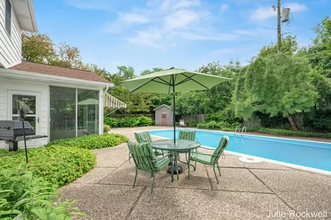 1433 Sherwood Ave SE, Grand Rapids, MI 49506