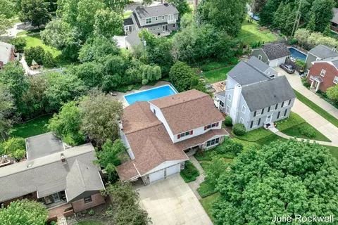 1433 Sherwood Ave SE, Grand Rapids, MI 49506