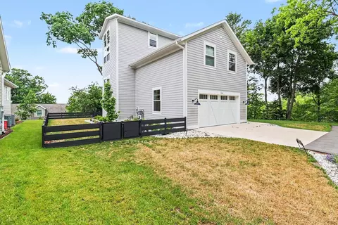 258 W Lowell St, Pentwater, MI 49449