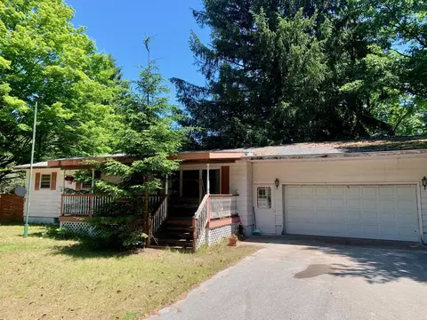 2648 N Lakeshore Dr, Ludington, MI 49431
