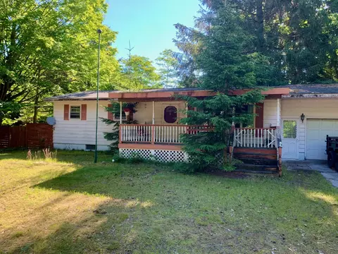 2648 N Lakeshore Dr, Ludington, MI 49431