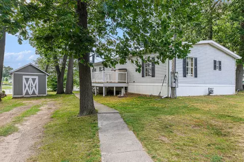 59010 Lakeshore Dr, Colon, MI 49040