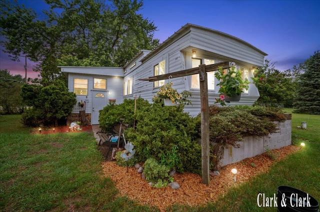 1511 E Croton Dr, Newaygo, MI 49337