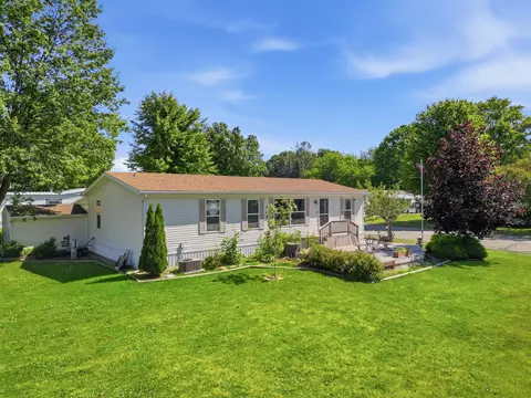 45 Pecan Ave NE, Cedar Springs, MI 49319