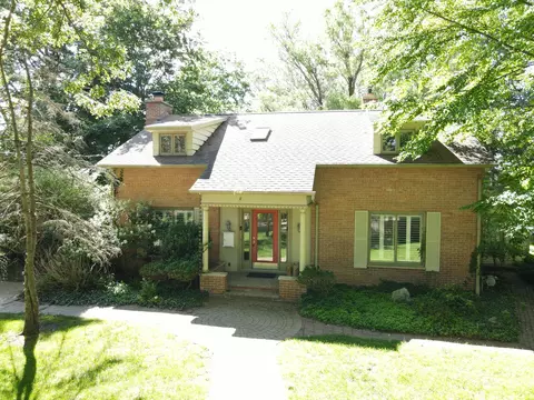 803 N Kalamazoo St, Paw Paw, MI 49079