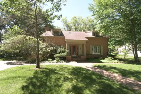 803 N Kalamazoo St, Paw Paw, MI 49079
