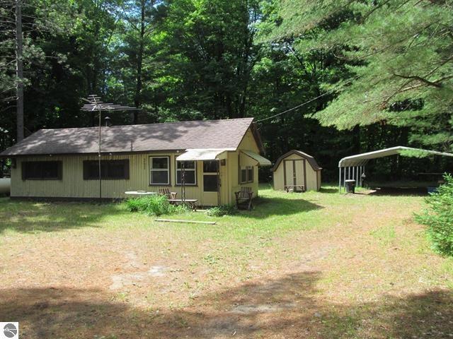 11052 N Hodenpyle Dam Rd, Mesick, MI 49668