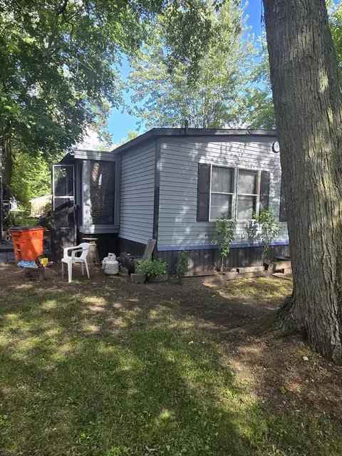 6041 Flagstone Dr, Jackson, MI 49201