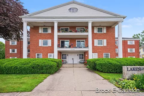 1249 Lakeshore Dr #339, Muskegon, MI 49441