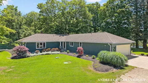 2056 Lakeshore Dr, Fennville, MI 49408