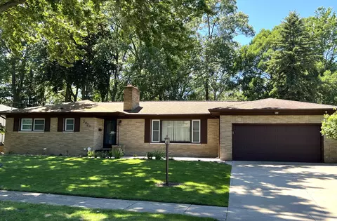 3031 Country Club Dr, Muskegon, MI 49441