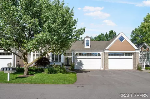 2521 Forest Bluff Dr SE #27, Grand Rapids, MI 49546