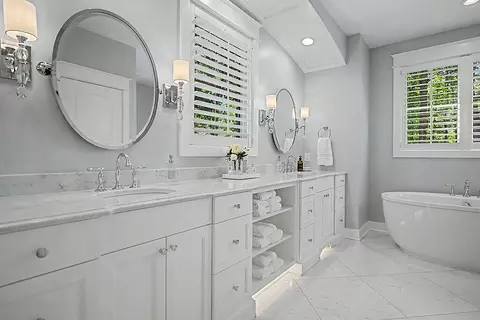Bath - 547 Roundtree Dr NE, Ada, MI 49301 photo 2 of 14