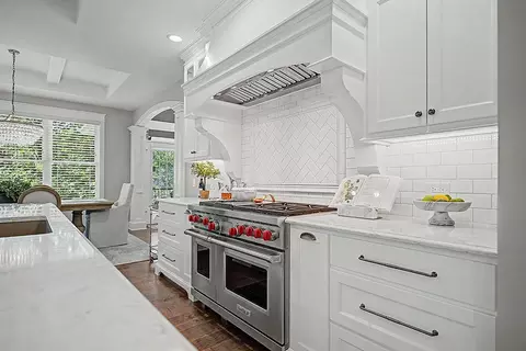 Kitchen - 547 Roundtree Dr NE, Ada, MI 49301 photo 3 of 10