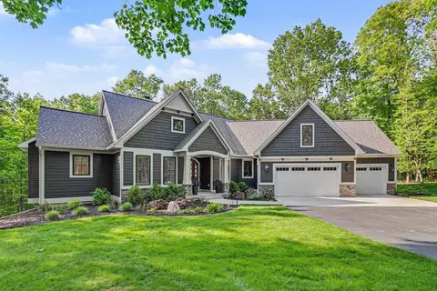 547 Roundtree Dr NE, Ada, MI 49301