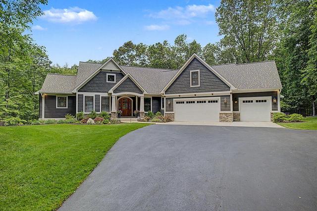 547 Roundtree Dr NE, Ada, MI 49301