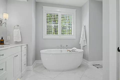 Bath - 547 Roundtree Dr NE, Ada, MI 49301 photo 3 of 14