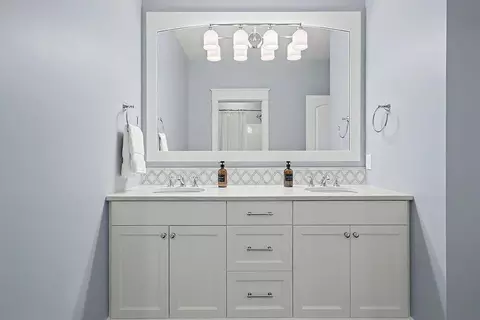 Bath - 547 Roundtree Dr NE, Ada, MI 49301 photo 14 of 14