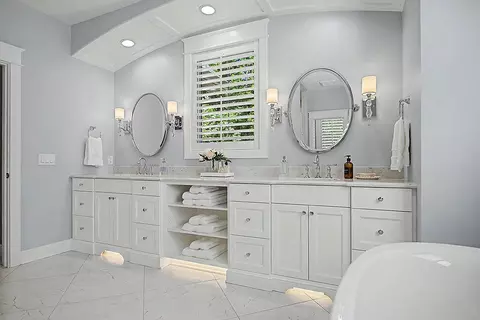 Bath - 547 Roundtree Dr NE, Ada, MI 49301 photo 5 of 14