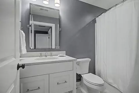 Bath - 547 Roundtree Dr NE, Ada, MI 49301 photo 12 of 14