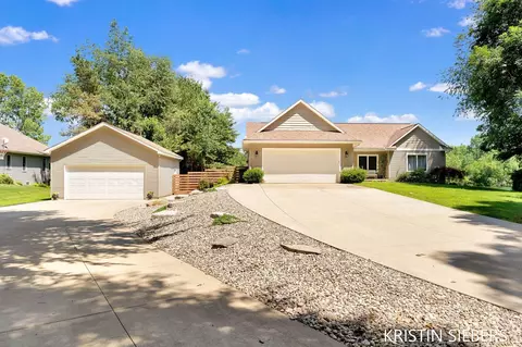 9760 Jade Dr, Allendale, MI 49401