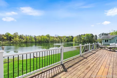 9760 Jade Dr, Allendale, MI 49401