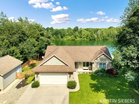 9760 Jade Dr, Allendale, MI 49401