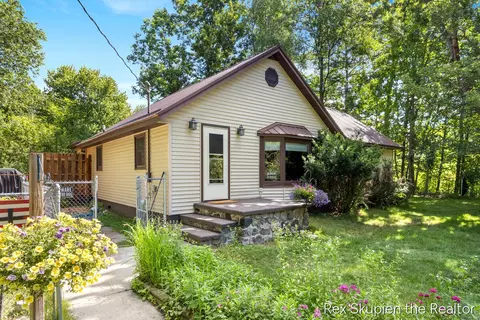 3497 W Baseline Rd, White Cloud, MI 49349 photo 1