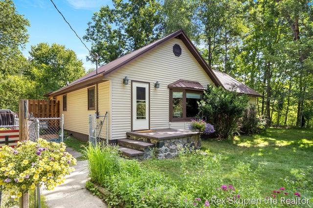 3497 W Baseline Rd, White Cloud, MI 49349