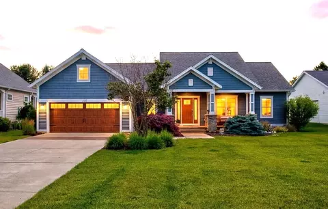 349 Parkside Ln, Douglas, MI 49406
