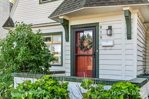 910 Benjamin Ave SE, Grand Rapids, MI 49506