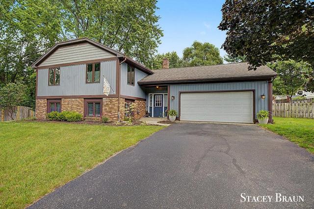 8264 Atlanta Ct NE, Rockford, MI 49341