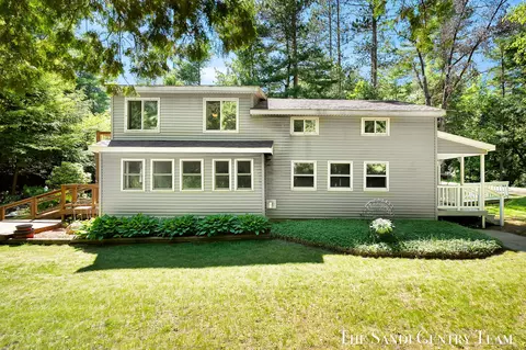 1360 E Bigelow Creek Trl, Newaygo, MI 49337
