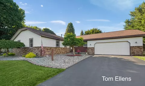 2945 Rolling Hills Ct, Hudsonville, MI 49426