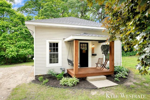 212 N Division St, Lowell, MI 49331