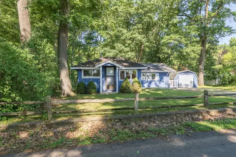 10334 Woodlawn Dr, Portage, MI 49002