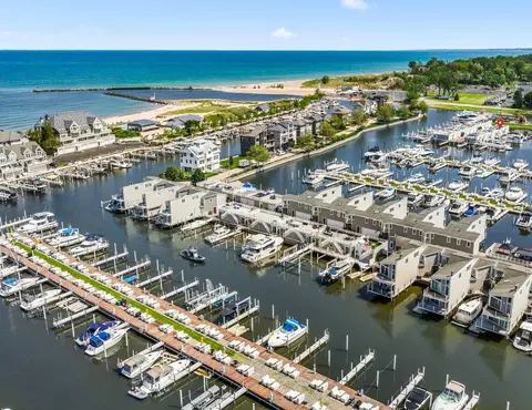 19 Lighthouse Pt, New Buffalo, MI 49117